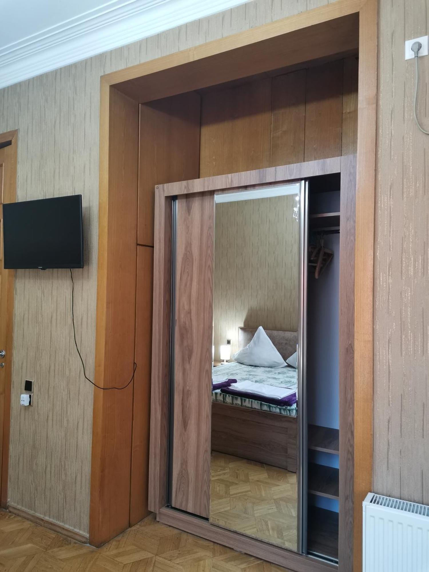 European Backpackers 欧洲背包客&大厨房 Hostel Tbilisi Bagian luar foto